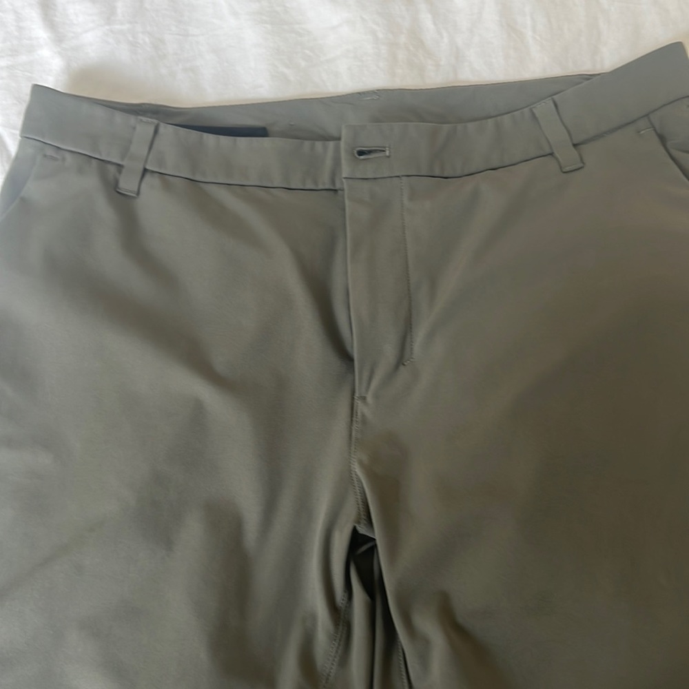 Lululemon men’s pants size 36 excellent condition